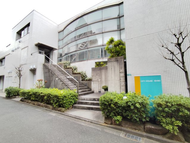 CITY HOUSE ISHIKIのエントランス