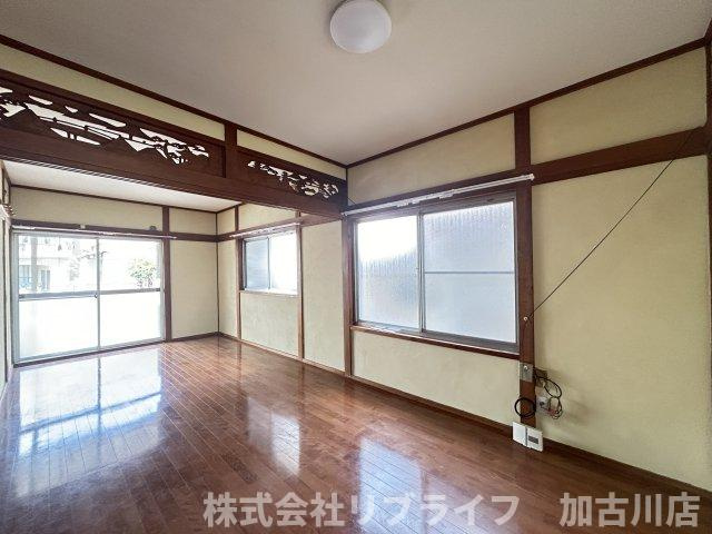 二屋戸建ての洋室