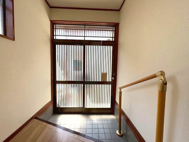 羽曳野市はびきの１丁目の一戸建ての玄関