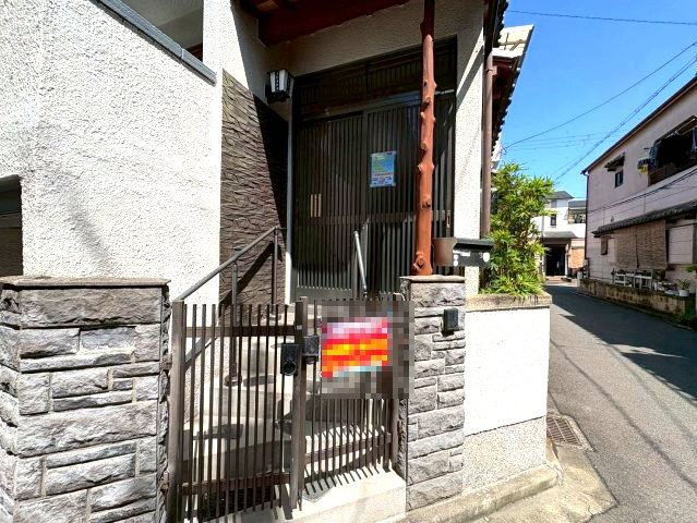 羽曳野市はびきの１丁目の一戸建てのエントランス