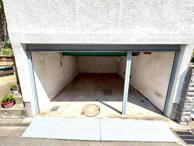 羽曳野市はびきの１丁目の一戸建ての駐車場