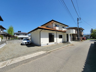 【前面道路含む現地写真】 | 甲斐市竜王 内外装一新 南道路 敷地74坪 車5台 | 内外装リフォーム完了済み　随時ご見学可能です。