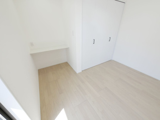 【居間・リビング】 | 甲斐市竜王 内外装一新 南道路 敷地74坪 車5台 | リビング収納とカウンター