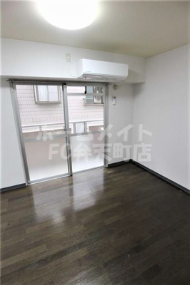 【居間・リビング】 | ピア弁天 | こちらのリビングで趣味の時間をお楽しみください