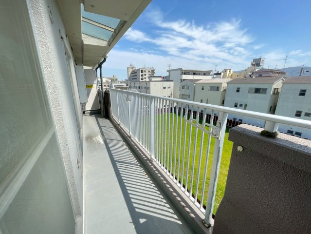 シュロス若江のバルコニー