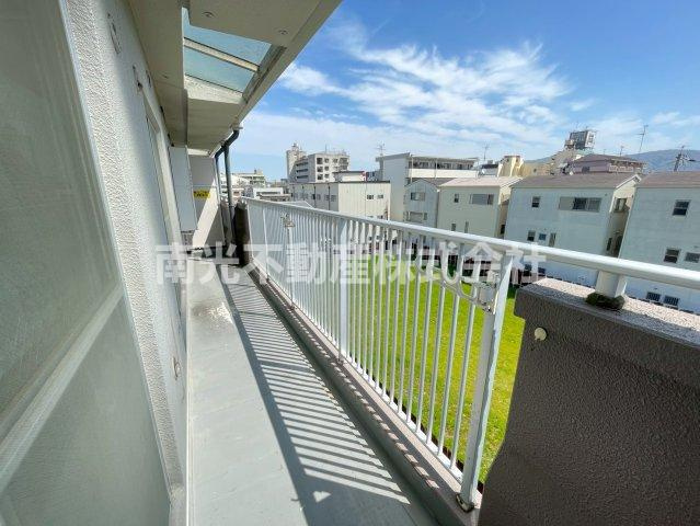 シュロス若江のバルコニー
