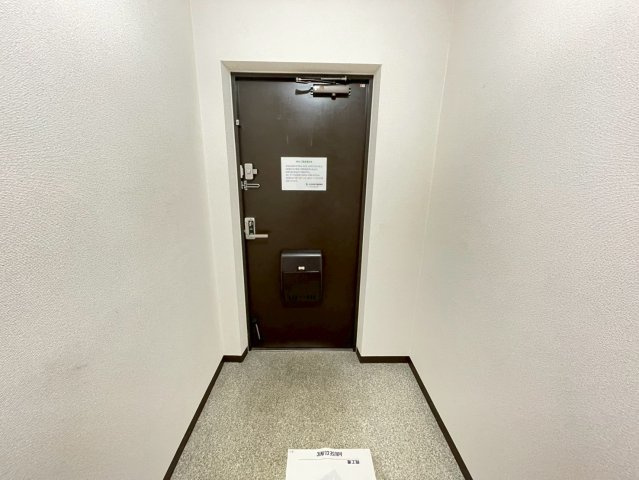 シュロス若江の玄関