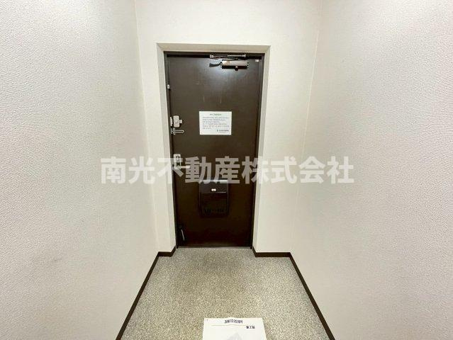 シュロス若江の玄関