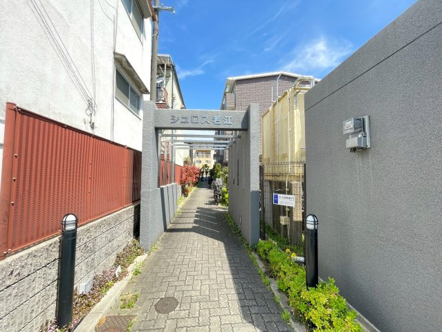 シュロス若江のエントランス