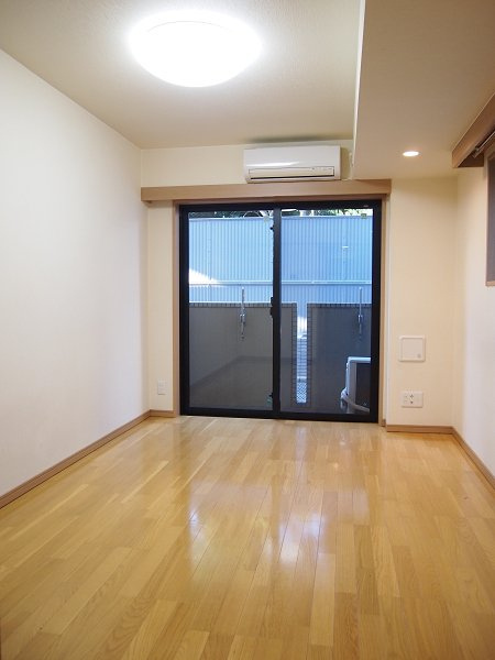 ルーブル鷺宮参番館の居間・リビング|オシャレなフローリングのお部屋☆（同一仕様写真）