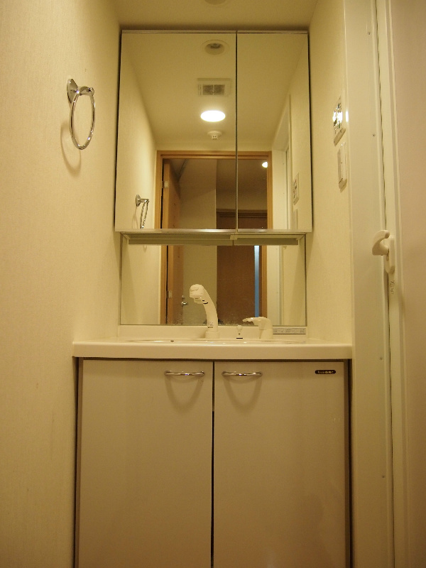 ルーブル鷺宮参番館の洗面所|快適な独立洗面台♪（同一仕様写真）