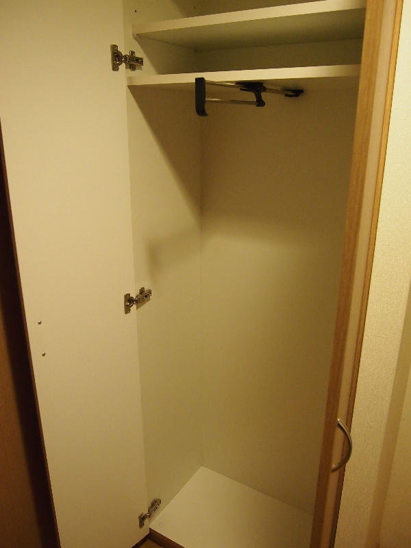 ルーブル鷺宮参番館の収納|クローゼットつきです☆（同一仕様写真）