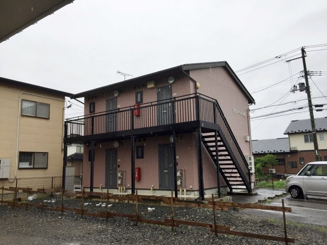 遠野市早瀬町４丁目のアパートの外観