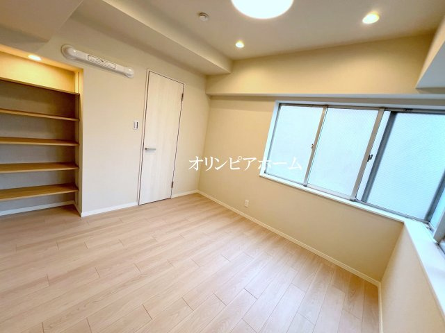 向島パークハイツ第2 　6階　リ　フォーム済　家具付の洋室