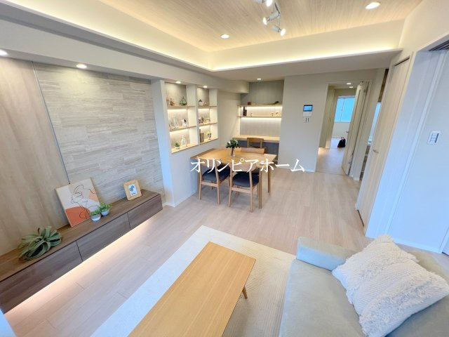 向島パークハイツ第2 　6階　リ　フォーム済　家具付の居間・リビング