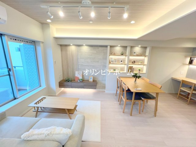 向島パークハイツ第2 　6階　リ　フォーム済　家具付の居間・リビング