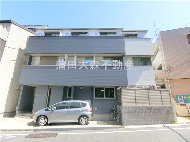 Alivio桜坂の外観|2024年3月築　木造地上3階建ての人気賃貸
東京都大田区田園調布本町　東急多摩川線沼部駅徒歩1分、東急東横線多摩川駅徒歩10分、東急池上線御嶽山駅徒歩14分