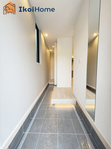 神戸市西区枝吉２丁目　新築戸建　の玄関|【ホームページに現地動画掲載中】●年中無休：当日予約可●お洒落な玄関ホールです！間接照明が綺麗です！