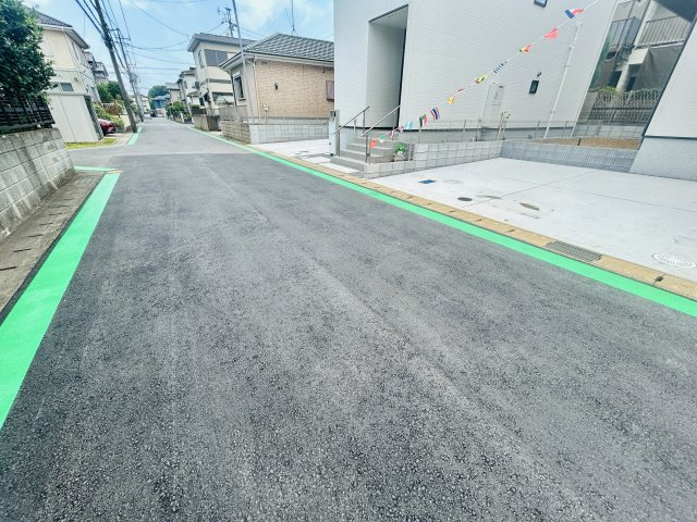 千葉市若葉区若松台２丁目２４－１期の前面道路含む現地写真