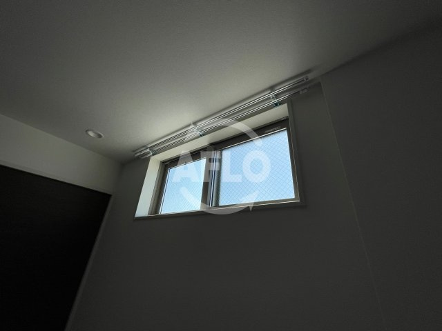 F asecia Iasoの内装|F asecia Iaso　小窓