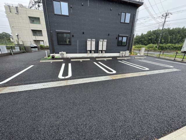 カーサ・セイスＢの駐車場