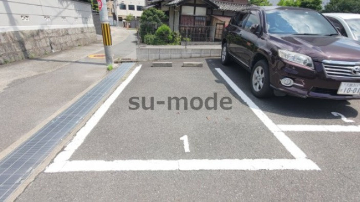 レオネクストCarpeDiemの駐車場