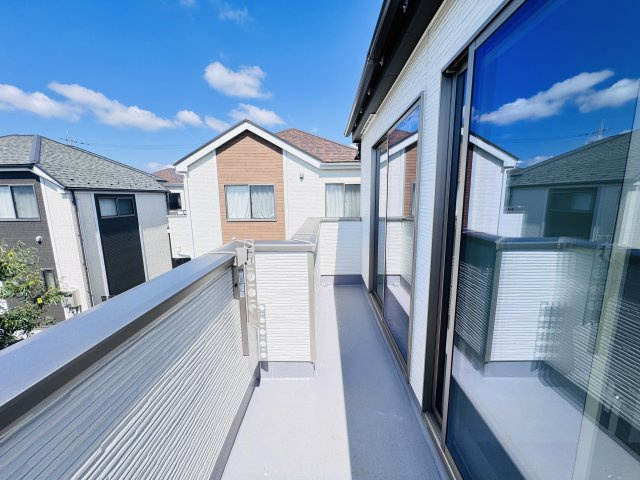 柏市五條谷新築戸建【風早北部小学校:9分】のバルコニー|南向きワイドバルコニー・日当たり良好♪