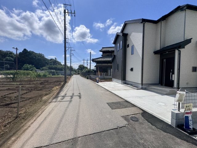 柏市五條谷新築戸建【風早北部小学校:9分】の前面道路含む現地写真|北側前面道路