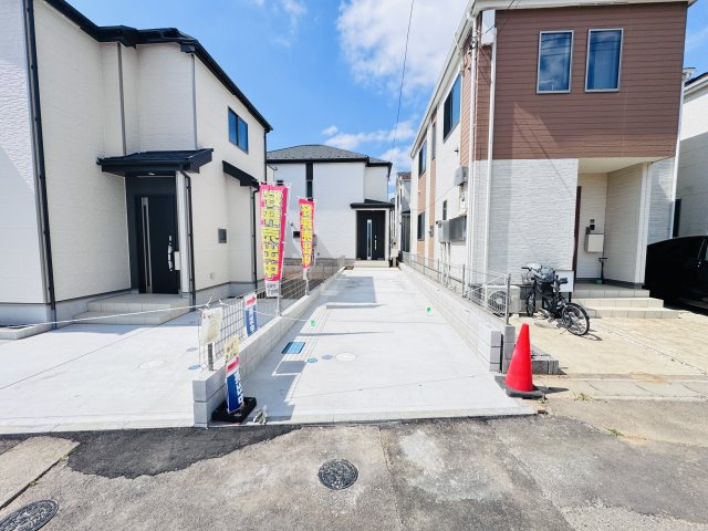 柏市五條谷新築戸建【風早北部小学校:9分】の駐車場|B号棟駐車スペース・縦列2台駐車可