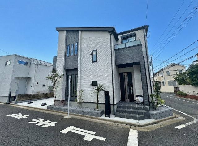 練馬区西大泉2丁目 限定1棟の間取り|1階リビング+水回りを配した生活しやすい間取り
2階建て4LDK+カースペース2台つき