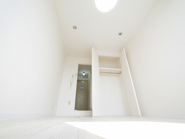 KASHIHARA CITY BUILDINGの内装|明るい色調の室内です