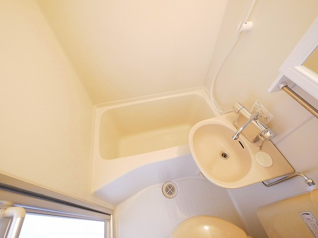 KASHIHARA CITY BUILDINGの浴室|コンパクトで使いやすいお風呂です