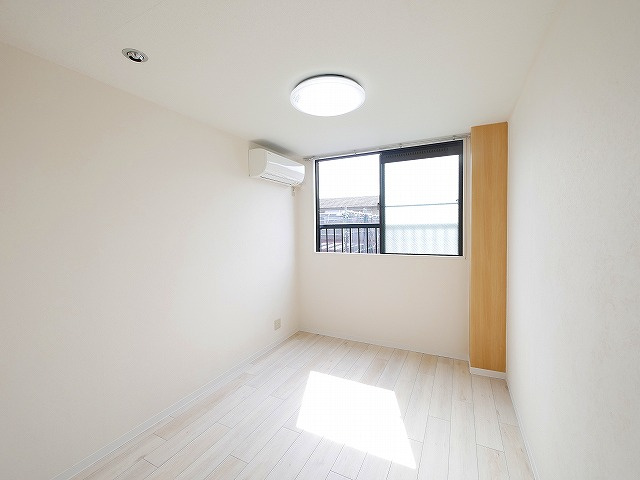 KASHIHARA CITY BUILDINGの居間・リビング|ゆったり過ごせる居間です