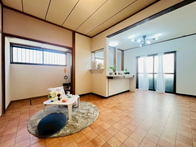 霞ヶ丘5丁目戸建の居間・リビング