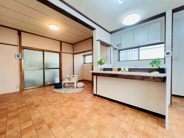 霞ヶ丘5丁目戸建の居間・リビング