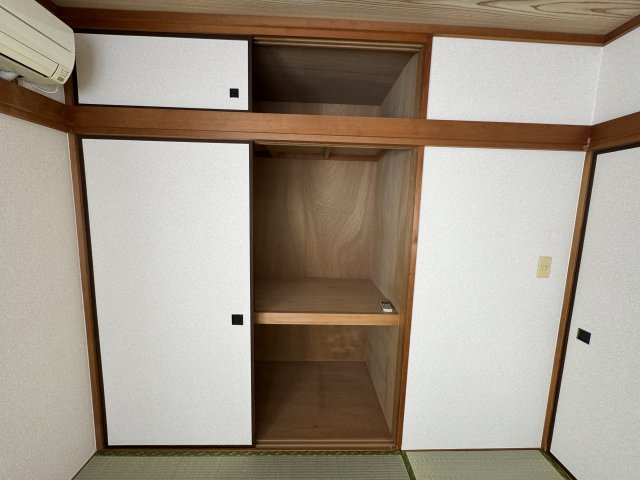 ウィスラービレッジ 7号の収納|押入（2階和室）