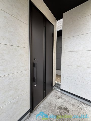 平塚市袖ケ浜4期　新築戸建　全3棟2号棟の玄関