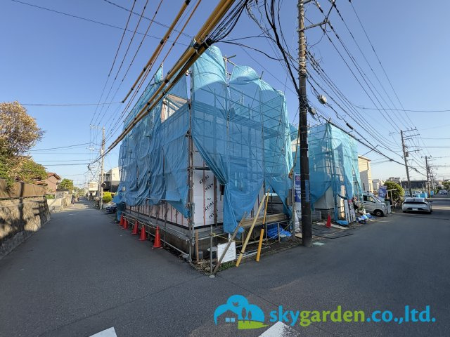 藤沢市辻堂太平台５期　新築戸建　全２棟１号棟の前面道路含む現地写真|2026年4月16日撮影（建築中）