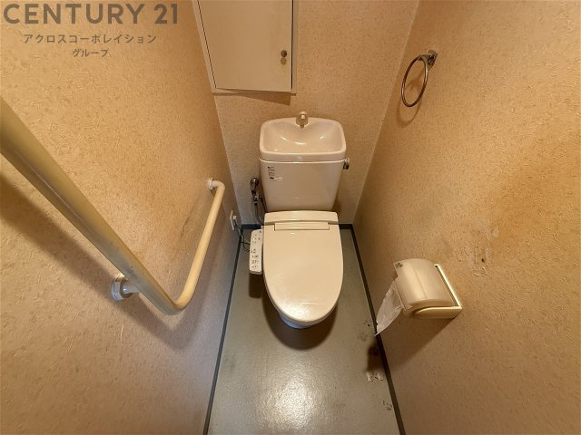 温水洗浄便座付きのトイレです♪