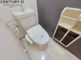 温水洗浄便座付きのトイレです♪