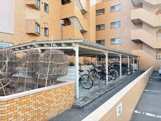 【駐輪場】屋根付きの駐輪スペースを完備