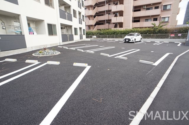 熊本市中央区八王寺町の賃貸マンションの駐車場