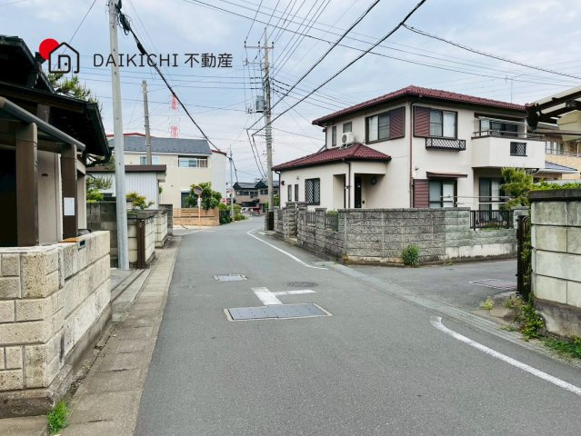 【前面道路含む現地写真】 | 鴻巣市宮地3丁目　中古戸建　