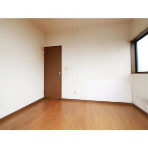大和市上和田のアパートの子供部屋