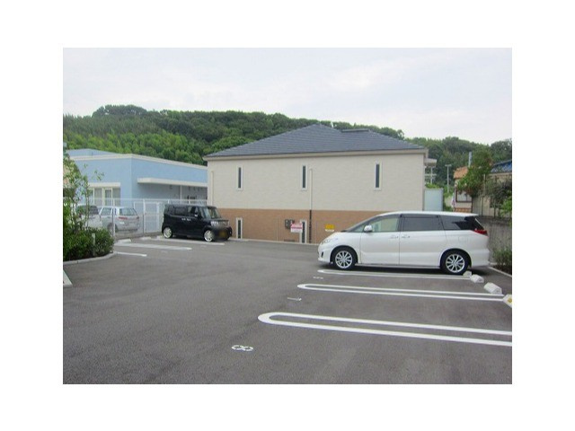 シャーメゾンクオレールの駐車場