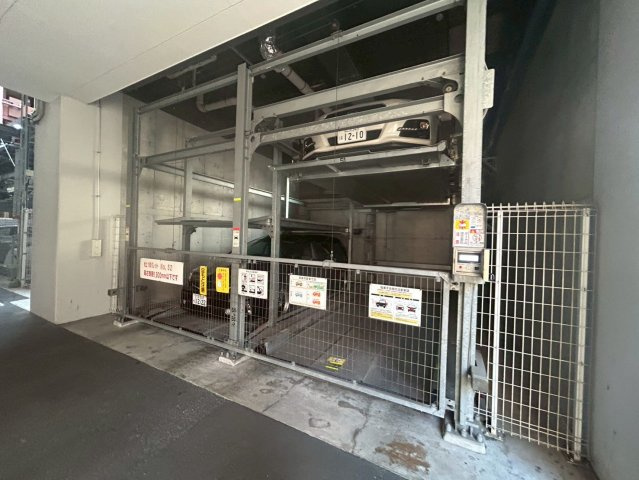 CITY SPIRE難波グレイスの駐車場