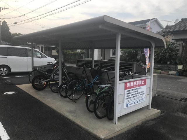 【エントランス】 | サン・レミ | 自転車置き場