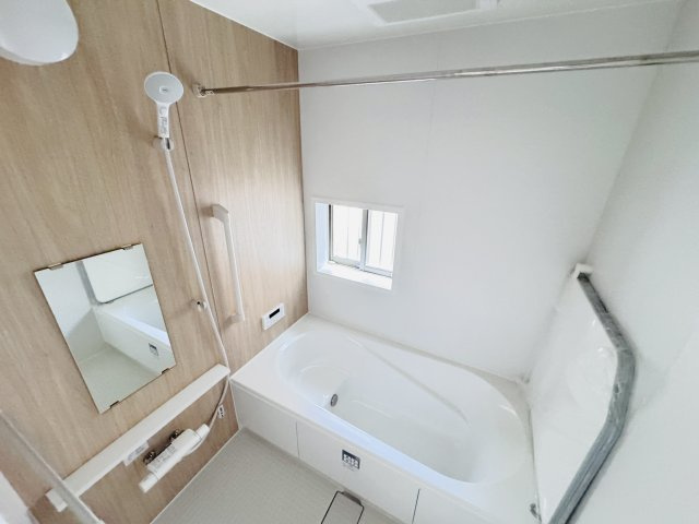 柏市戸張新築戸建の浴室|手元で水流オンオフ切り替えシャワーヘッド・足を伸ばせる広々浴槽で毎日リラックス♪