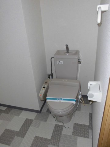 ルミノーザ大内のトイレ|（別室の写真につき現況優先）