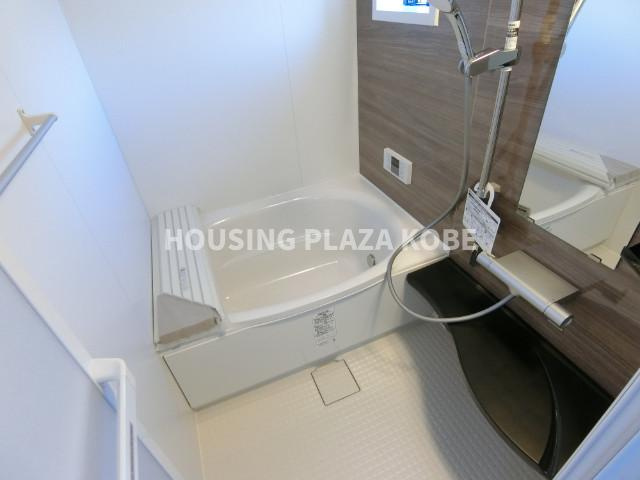 ＫＡＲＩＮ舞子公園の浴室|最新式　追い焚き付きお風呂